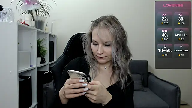 Snapshot of Sunny_bunny6 chatting on 03-19-25, 03:41 Sunny bunny6 online show from 03-19-25, 03:41