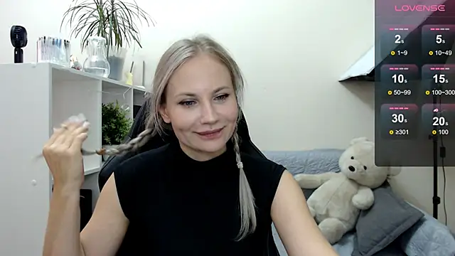 Snapshot of Sunny_bunny6 chatting on 09-26-25, 05:33 Sunny bunny6 online show from 09-26-25, 05:33