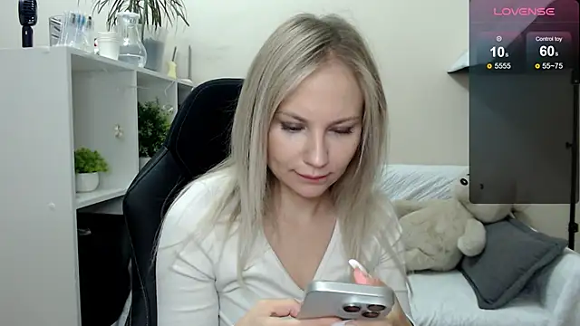 Snapshot of Sunny_bunny6 chatting on 10-17-25, 02:48 Sunny bunny6 online show from 10-17-25, 02:48