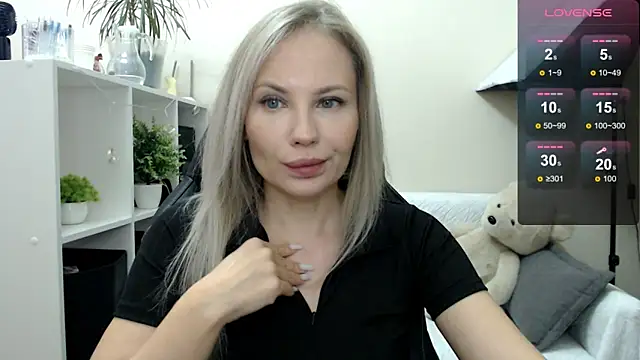 Snapshot of Sunny_bunny6 chatting on 10-20-25, 04:57 Sunny bunny6 online show from 10-20-25, 04:57