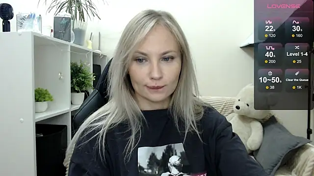 Snapshot of Sunny_bunny6 chatting on 10-28-25, 03:54 Sunny bunny6 online show from 10-28-25, 03:54