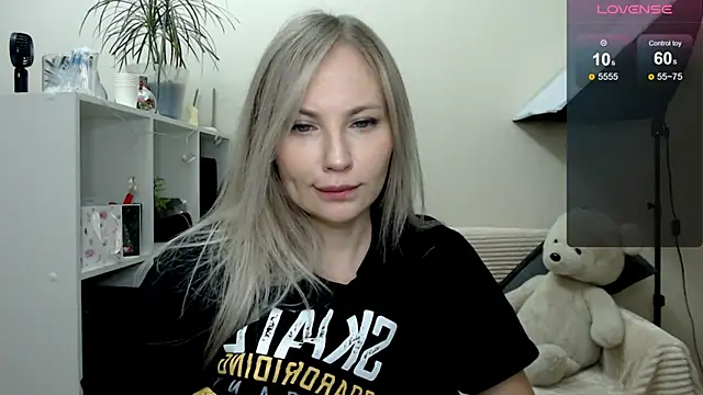 Snapshot of Sunny_bunny6 chatting on 11-30-25, 03:43 Sunny bunny6 online show from 11-30-25, 03:43