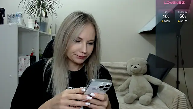 Snapshot of Sunny_bunny6 chatting on 12-01-25, 04:17 Sunny bunny6 online show from 12-01-25, 04:17