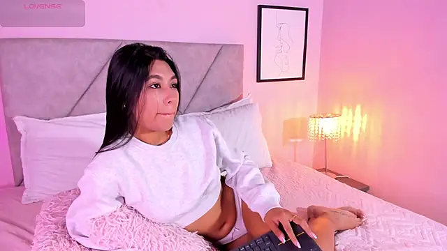 Emilyh  online show from 04-11-26, 12:09