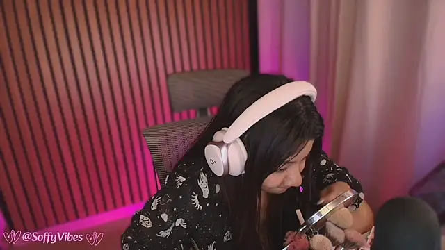 Snapshot of soffyvibes- chatting on 02-17-26, 12:40 soffyvibes- online show from 02-17-26, 12:40