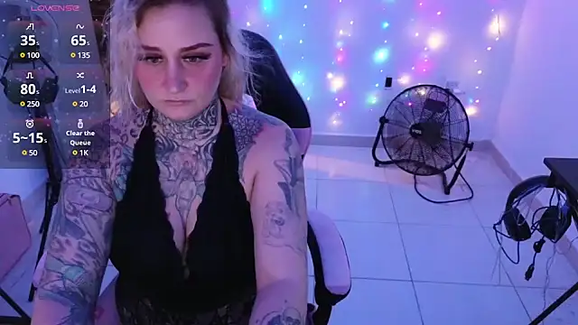 Snapshot of Lisacasandra chatting on 12-18-24, 11:19 Lisacasandra online show from 12-18-24, 11:19