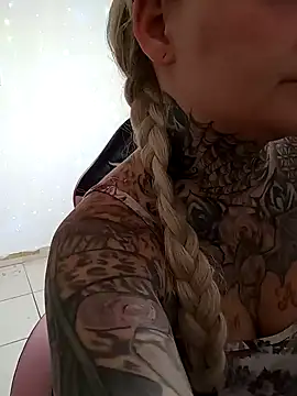 Snapshot of Lisacasandra chatting on 12-24-24, 11:00 Lisacasandra online show from 12-24-24, 11:00