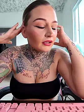 Snapshot of Lisacasandra chatting on 02-16-25, 11:48 Lisacasandra online show from 02-16-25, 11:48