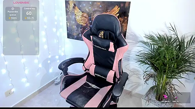 Snapshot of vioolettss chatting on 02-07-25, 12:42 vioolettss online show from 02-07-25, 12:42