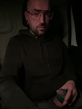 Snapshot of _Haptic_ chatting on 12-06-24, 06:37 Haptic online show from 12-06-24, 06:37