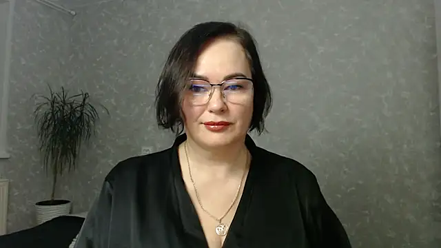 Nora Star online show from 09-10-25, 08:42