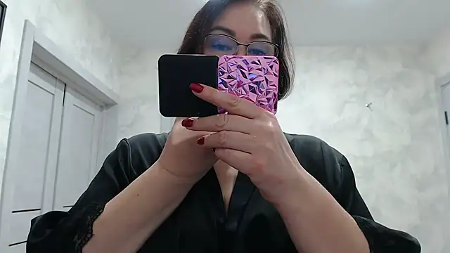 Nora Star online show from 09-27-25, 07:19