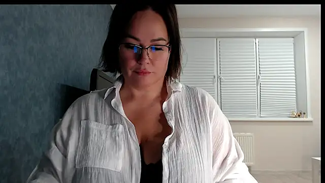 Nora Star online show from 03-22-26, 05:16