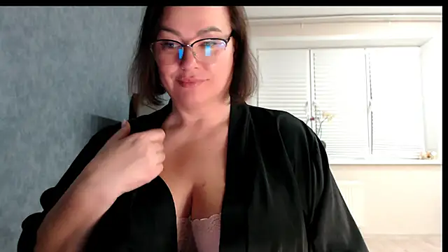 Nora Star online show from 04-13-26, 05:40