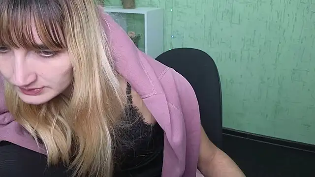 Nika Kitten online show from 11-18-25, 10:52