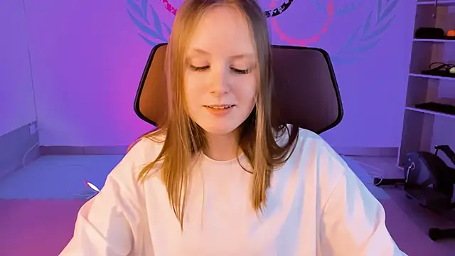 Snapshot of VivienLeeigh chatting on 12-25-24, 04:22 VivienLeeigh online show from 12-25-24, 04:22