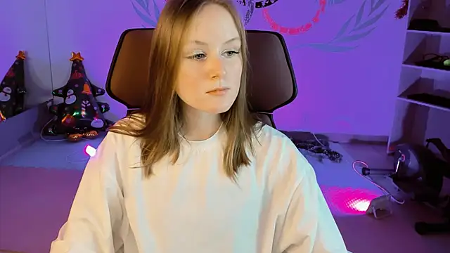 Snapshot of VivienLeeigh chatting on 12-26-24, 05:30 VivienLeeigh online show from 12-26-24, 05:30