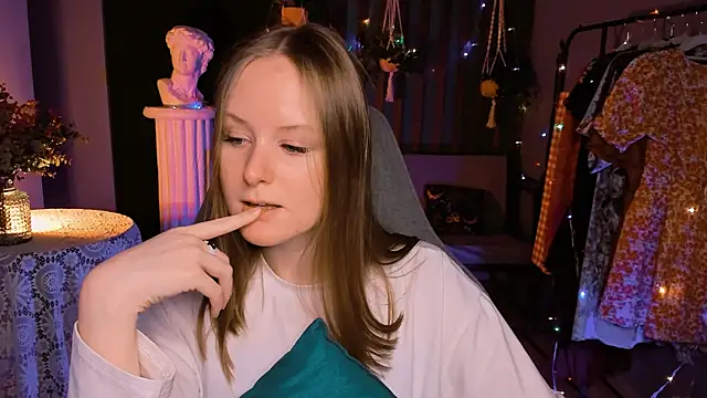 Snapshot of VivienLeeigh chatting on 12-28-24, 01:06 VivienLeeigh online show from 12-28-24, 01:06