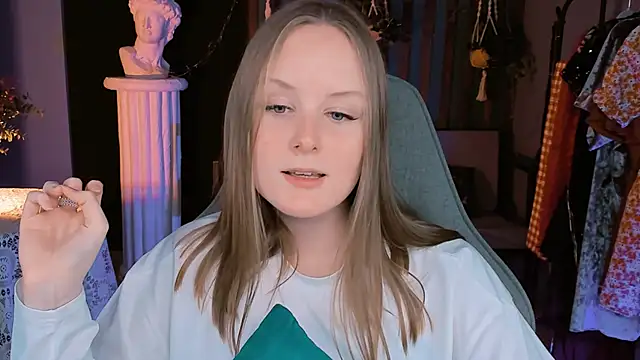 Snapshot of VivienLeeigh chatting on 12-28-24, 07:11 VivienLeeigh online show from 12-28-24, 07:11