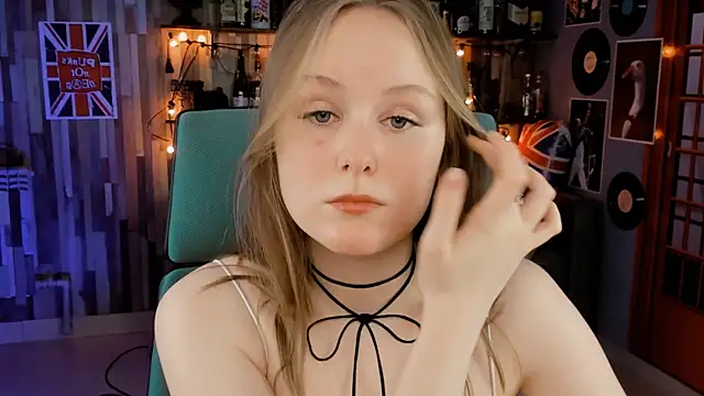 Snapshot of VivienLeeigh chatting on 01-14-25, 01:17 VivienLeeigh online show from 01-14-25, 01:17