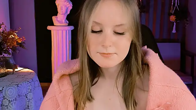 Snapshot of VivienLeeigh chatting on 01-24-25, 07:18 VivienLeeigh online show from 01-24-25, 07:18