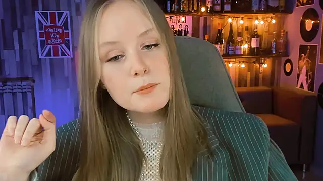 Snapshot of VivienLeeigh chatting on 02-20-25, 07:30 VivienLeeigh online show from 02-20-25, 07:30