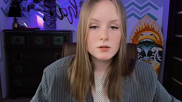 Snapshot of VivienLeeigh chatting on 02-22-25, 06:30 VivienLeeigh online show from 02-22-25, 06:30