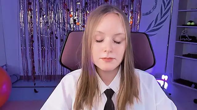 Snapshot of VivienLeeigh chatting on 03-07-25, 08:22 VivienLeeigh online show from 03-07-25, 08:22