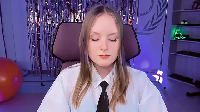 Snapshot of VivienLeeigh chatting on 03-09-25, 06:21 VivienLeeigh online show from 03-09-25, 06:21