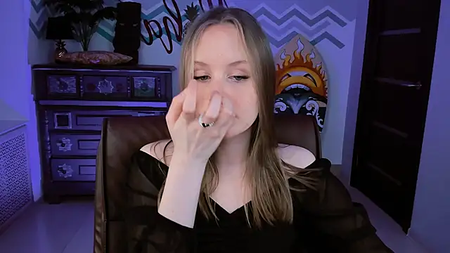 Snapshot of VivienLeeigh chatting on 03-12-25, 07:28 VivienLeeigh online show from 03-12-25, 07:28