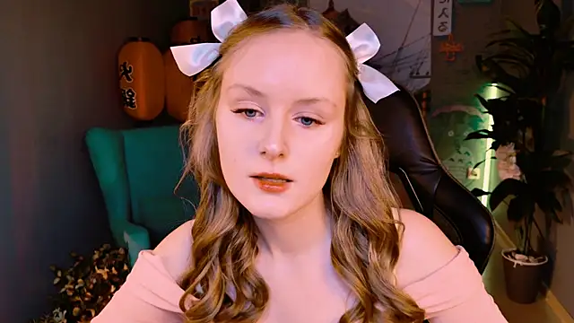 Snapshot of VivienLeeigh chatting on 09-14-25, 09:08 VivienLeeigh online show from 09-14-25, 09:08