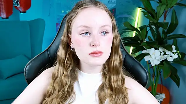 Snapshot of VivienLeeigh chatting on 11-04-25, 09:08 VivienLeeigh online show from 11-04-25, 09:08