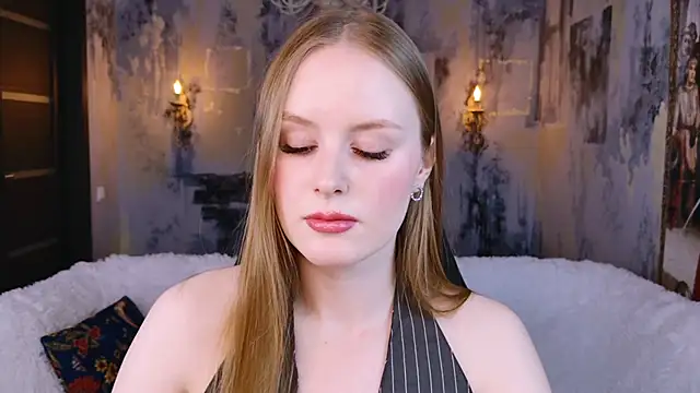 Snapshot of VivienLeeigh chatting on 11-25-25, 01:11 VivienLeeigh online show from 11-25-25, 01:11