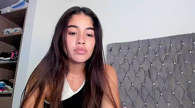 Snapshot of AriaMontgomery chatting on 12-17-24, 05:40 AriaMontgomery online show from 12-17-24, 05:40