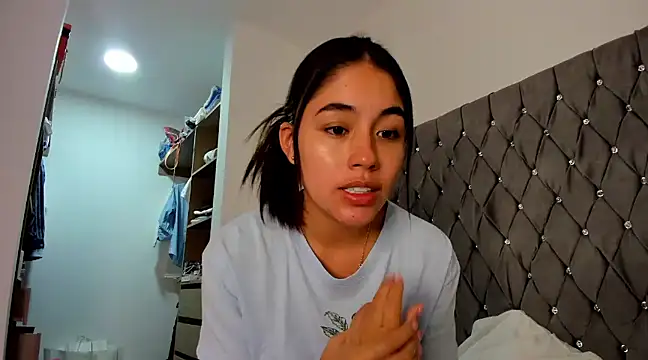 Snapshot of AriaMontgomery chatting on 12-20-24, 07:44 AriaMontgomery online show from 12-20-24, 07:44