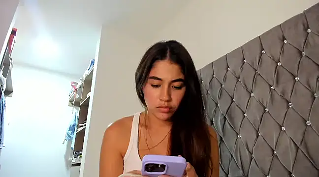 Snapshot of AriaMontgomery chatting on 12-21-24, 11:45 AriaMontgomery online show from 12-21-24, 11:45