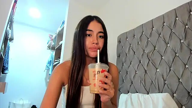 Snapshot of AriaMontgomery chatting on 12-22-24, 02:49 AriaMontgomery online show from 12-22-24, 02:49