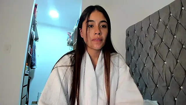 Snapshot of AriaMontgomery chatting on 12-22-24, 06:17 AriaMontgomery online show from 12-22-24, 06:17