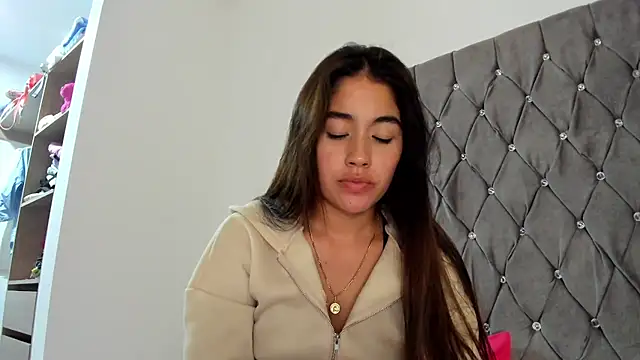 Snapshot of AriaMontgomery chatting on 01-04-25, 09:32 AriaMontgomery online show from 01-04-25, 09:32