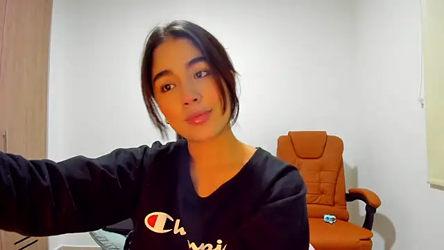 Snapshot of AriaMontgomery chatting on 02-24-25, 05:00 AriaMontgomery online show from 02-24-25, 05:00