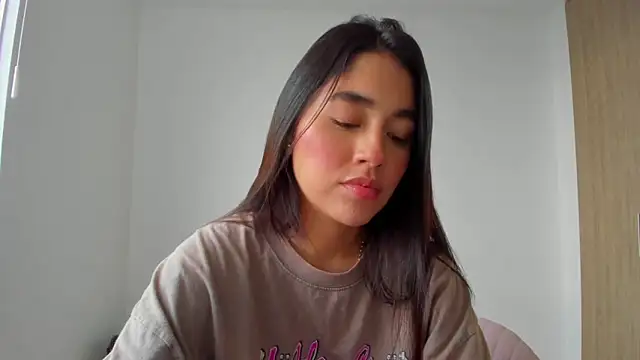 Snapshot of AriaMontgomery chatting on 12-01-25, 08:47 AriaMontgomery online show from 12-01-25, 08:47