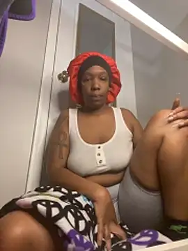 Snapshot of MsSapPhire500 chatting on 12-20-25, 05:20 MsSapPhire500 online show from 12-20-25, 05:20