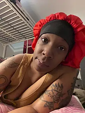 Snapshot of MsSapPhire500 chatting on 12-22-25, 03:47 MsSapPhire500 online show from 12-22-25, 03:47