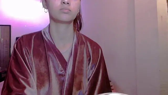 Snapshot of holy_juli chatting on 04-23-26, 03:52 holy juli online show from 04-23-26, 03:52