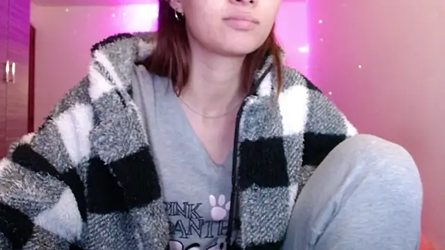 Snapshot of holy_juli chatting on 05-03-26, 02:39 holy juli online show from 05-03-26, 02:39