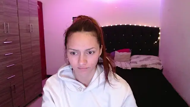 Snapshot of holy_juli chatting on 06-01-26, 03:52 holy juli online show from 06-01-26, 03:52