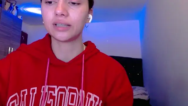 Snapshot of holy_juli chatting on 06-02-26, 04:36 holy juli online show from 06-02-26, 04:36