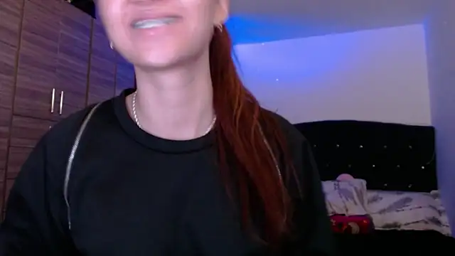 Snapshot of holy_juli chatting on 06-07-26, 03:54 holy juli online show from 06-07-26, 03:54