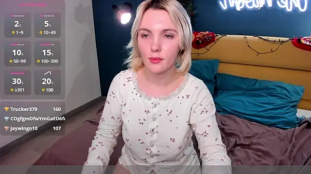 Snapshot of Fluffy_Monica chatting on 01-08-25, 01:09 Fluffy Monica online show from 01-08-25, 01:09