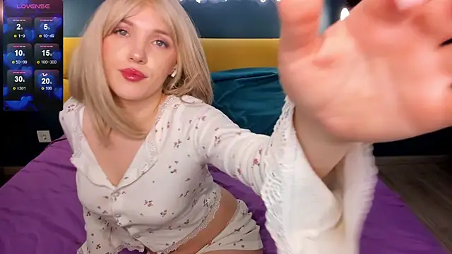 Snapshot of Fluffy_Monica chatting on 02-04-25, 01:34 Fluffy Monica online show from 02-04-25, 01:34